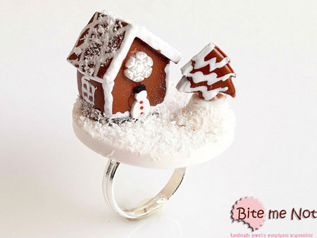 Mini Gingerbread House Ring