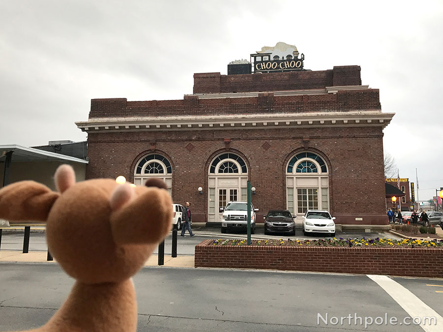 Raymond Around the World: Chattanooga Choo Choo