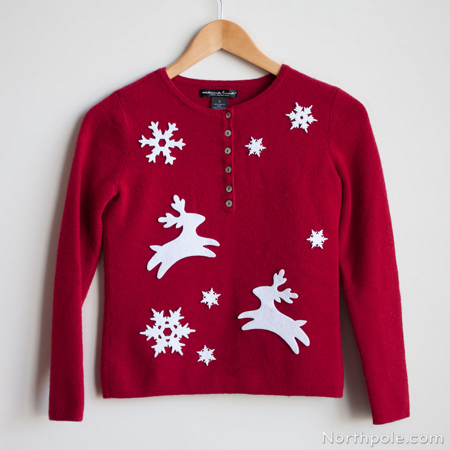 Merry & White Sweater Easily create white felt stickers to decorate a Christmas sweater.