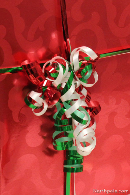 DIY Curly Ribbon wrapped around a box